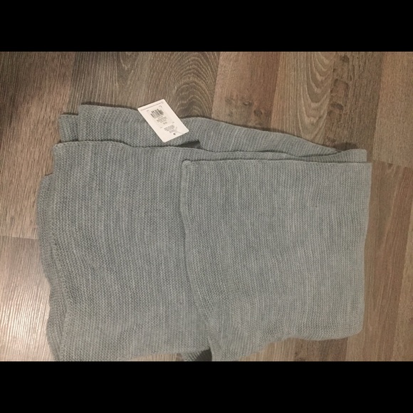 Solid Knit Grey scarf - Picture 2 of 2